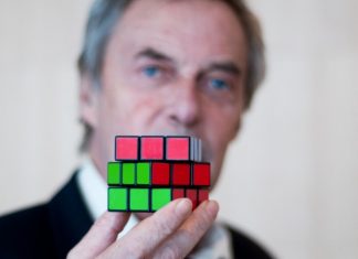 Un cubo de infinitos colores