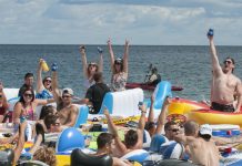 Más de 1,500 ‘balseros’ estadounidenses ebrios ‘invaden’ Canadáunidenses ebrios ‘invadieron’ Canadá