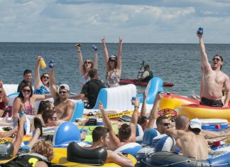 Más de 1,500 ‘balseros’ estadounidenses ebrios ‘invaden’ Canadáunidenses ebrios ‘invadieron’ Canadá