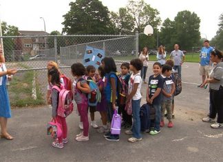 Québec discrimina en la escolarización a niños migrantes