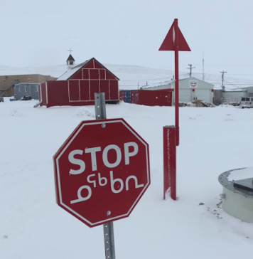 Canadá: Qué significan estos extraños signos en las señales de tráfico