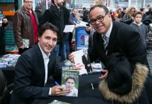 Conferencia sobre la inmigración de Luis Zuñiga