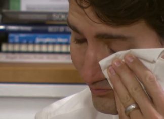 Lágrimas del primer ministro de Canadá al escuchar la gratitud de un refugiado sirio