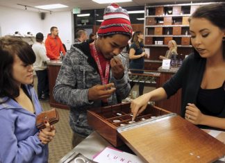 Montreal abrió ocho tiendas de marihuana antes de legalización