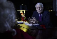 Video: Papá Noel renueva su licencia de vuelo en Canadá