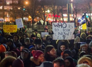 Masiva concurrencia a la vigilia de Montreal por las víctimas del ataque racista en Quebec