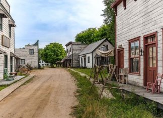 Canadá: Si tienes 2.8 millones entonces puedes comprar tu propio pueblo