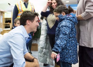 Canadá ofrece residencia temporal a personas varadas allí por decreto de Trump