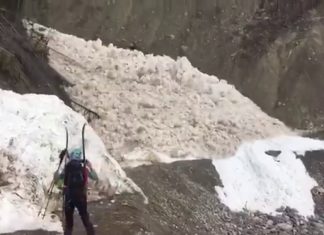 Espectacular alud grabado en video por montañeros en Canadá