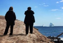 Se “pierde” espectacular iceberg que atrajo cientos de visitantes a Canadá