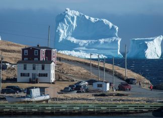 Impresionante iceberg que aparece en las costas de Canadá