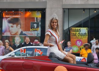Desfile por el 150 aniversario de Canadá en el centro de Montreal