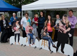 Canadá: Colocan imágenes de madres amamantando para normalizar la lactancia