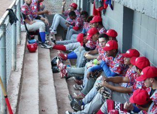 Dos jugadores cubanos abandonan equipo de béisbol en Quebec