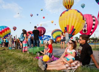 Montgolfières: Globos aerostásticos, comediantes y grandes conciertos de música