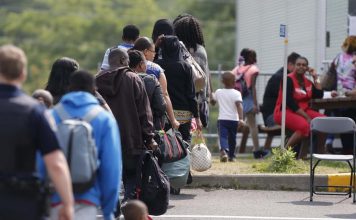 Cientos de personas siguen huyendo de Estados Unidos para venir a Montreal – Canadá