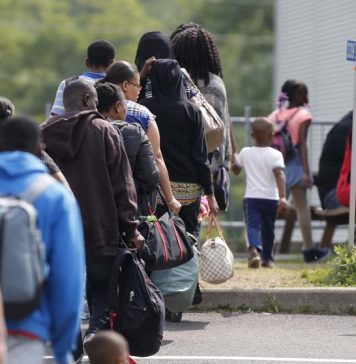 Cientos de personas siguen huyendo de Estados Unidos para venir a Montreal – Canadá