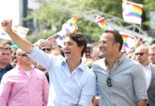 Justin Trudeau y Leo Varadkar en el Pride de Montreal