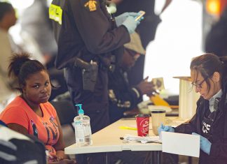 Video: Activistas canadienses protestan contra inmigrantes ilegales provenientes de Estados Unidos