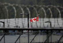 La directora financiera de Huawei arrestada en Canadá busca salir bajo fianza alegando riesgos para su salud