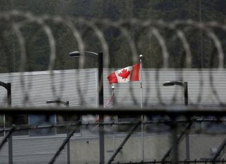 La directora financiera de Huawei arrestada en Canadá busca salir bajo fianza alegando riesgos para su salud