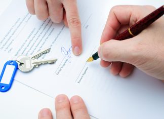 La firma de un contrato de alquiler