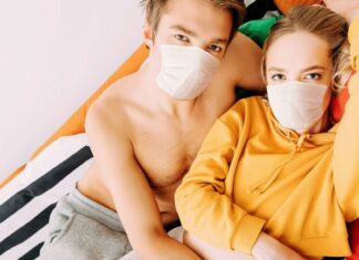 Jefa de la oficina de Salud Pública de Canadá recomienda usar mascarilla durante relaciones sexuales para evitar covid-19