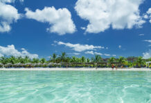 Turistas canadienses retoman sus vacaciones y parten a Cuba