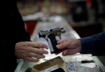 Canadá anuncia que comprará armas a sus propietarios