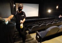 Cines en Canadá reabren tras un año de estar cerrados por la pandemia