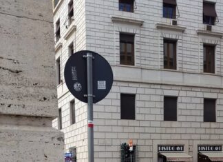 Cruzando la esquina Cruzando la esquina Mujer sin Equipaje