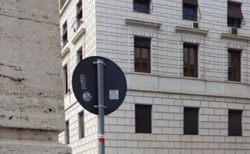 Cruzando la esquina Cruzando la esquina Mujer sin Equipaje