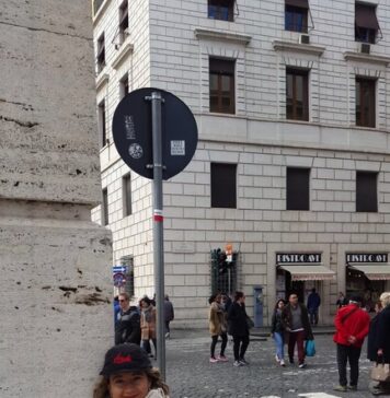 Cruzando la esquina Cruzando la esquina Mujer sin Equipaje