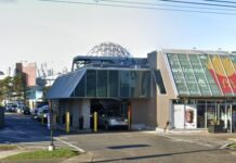 Hombre muere tras ser aplastado por su propio coche en Canadá