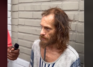 Un canadiense sin hogar dice vivir como rey en las calles de Colombia